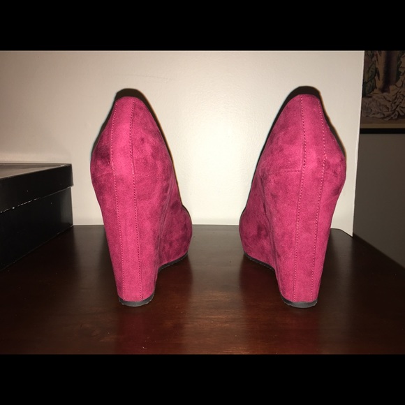 MIA Ivette Wedges - Berry Color - WORN ONCE - Picture 6 of 7